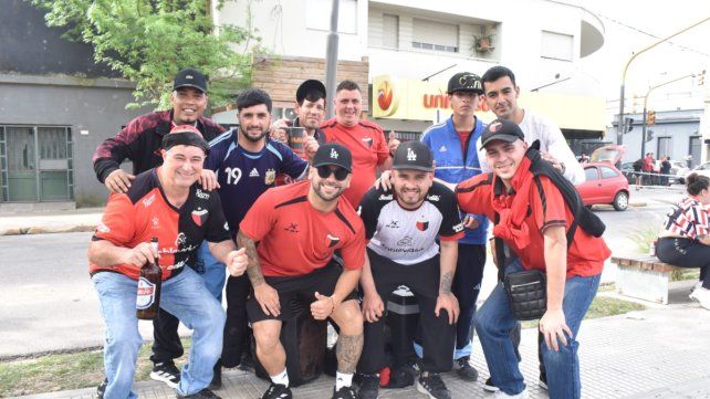 Colón ya palpita el partido ante Los Andes: la previa junto a su gente en el Brigadier López