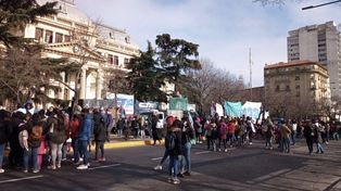 Organizaciones sindicales, sociales y políticas, iniciaron una gran caravana federal en defensa del Río Paraná y del Canal Magdalena.&nbsp;