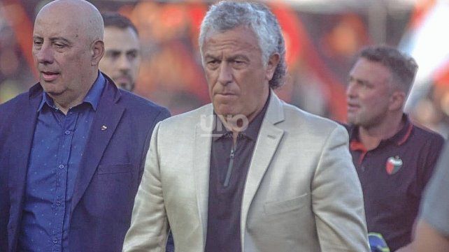 Pipo Gorosito volvió a hablar del descenso de Colón en Buenos Aires con una frase polémica. Pipo Gorosito volvió a hablar del descenso de Colón en Buenos Aires con una frase polémica.