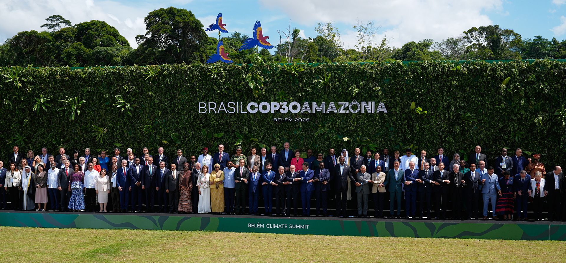 Líderes que asistieron a la Cumbre del Clima COP30 de la ONU posan para una foto grupal en Belém, Brasil, el viernes 7 de noviembre de 2025. (Foto AP/Fernando Llano) Líderes que asistieron a la Cumbre del Clima COP30 de la ONU posan para una foto grupal en Belém, Brasil, el viernes 7 de noviembre de 2025. (Foto AP/Fernando Llano)