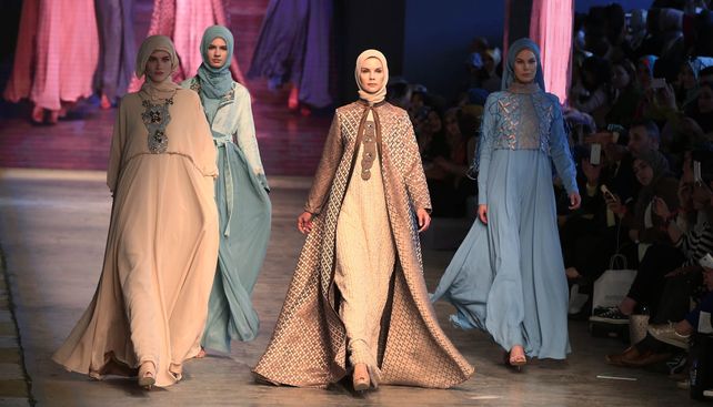 Turquía se debate entre la tradición y la vanguardia en la Semana de la Moda