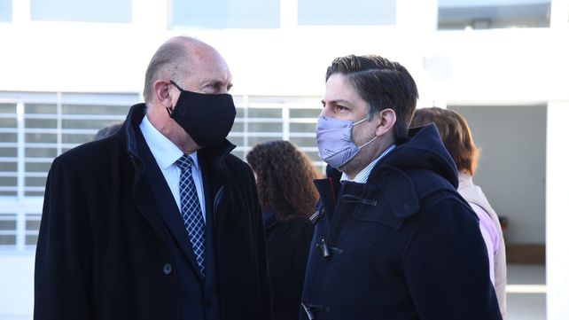 El gobernador Omar Perotti junto al ministro de Educación nacional