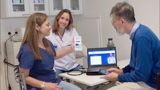 Gustavo Oliva, CEO de Aló, quien fundó la startup junto a las doctoras Alicia Lavernia y Verónica Bertini.