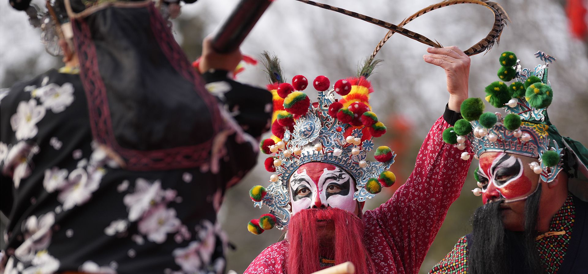 Artistas chinos con trajes tradicionales en el escenario de la Feria del Templo del Parque Longtan, el segundo día del Año Nuevo Lunar en Beijing, el jueves 30 de enero de 2025. (Foto AP/Aaron Favila) Artistas chinos con trajes tradicionales en el escenario de la Feria del Templo del Parque Longtan, el segundo día del Año Nuevo Lunar en Beijing, el jueves 30 de enero de 2025. (Foto AP/Aaron Favila)