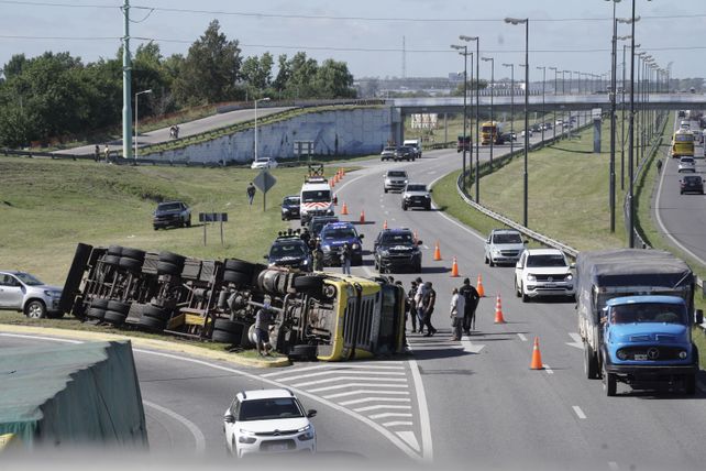 La concreción del tercer carril de la autopista a Buenos Aires tuvo la firma del contrato en abril del 2023