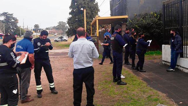 Villa Elisa. Los j&oacute;venes fueron demorados por violar el aislamiento.
