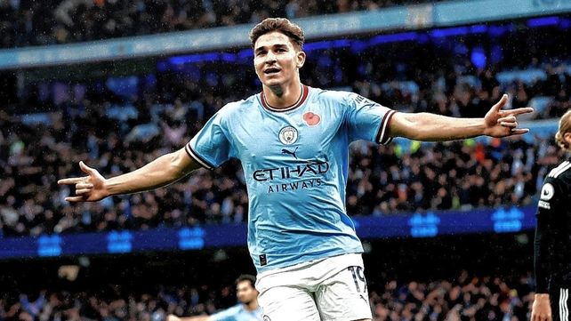 Julián Álvarez volvió a anotarse en la rede adversaria con la camiseta de Manchester City.
