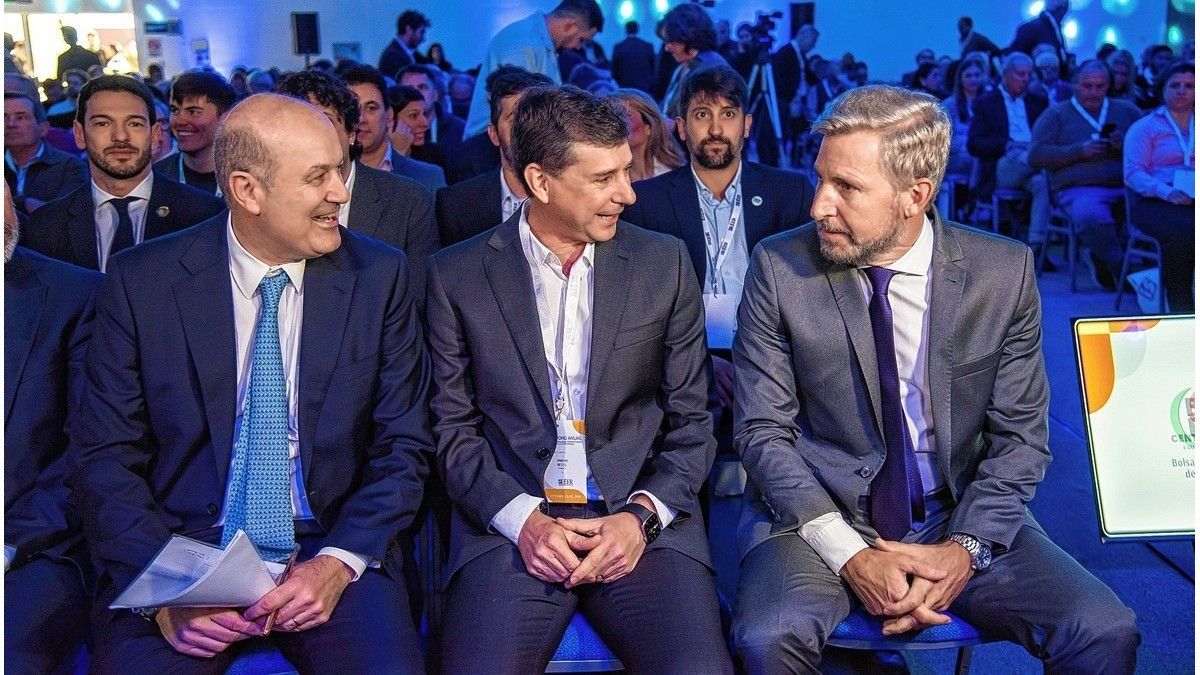 El CEER reunió al empresariado y al Gobierno para debatir el futuro económico del país
