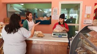 Derecho a trabajar. En la panadería de Apana no se hacen diferencias y la inclusión laboral es un hecho.