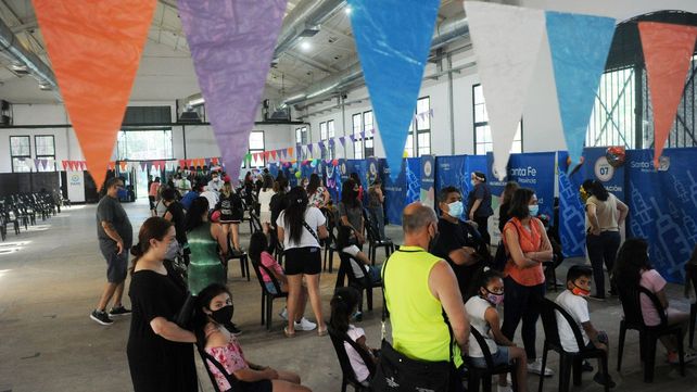 En la ex Rural prosigue la campaña de vacunación de chicos entre 3 y 11 años.&nbsp;
