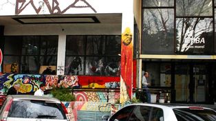 Escándalo: descubren a un alumno teniendo sexo con una madre en un aula