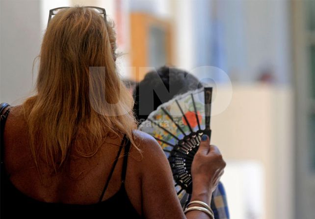 Con más de 45 ºC de sensación térmica, el verano prolonga su final