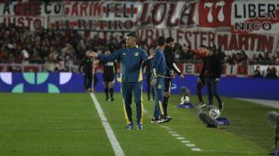 Jorge Almirón no encontró respuestas por parte del equipo en la derrota de Central en el Monumental.