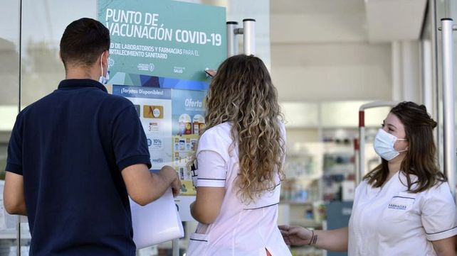 Para vacunarse en farmacias los vecinos deberán solicitar turno