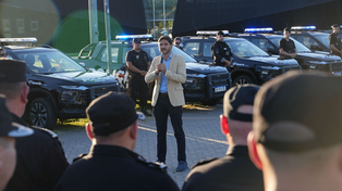 El gobernador Maximiliano Pullaro criticó las asignaciones del presupuesto nacional durante una entrega de camionetas nuevas a la Policía de Santa Fe.