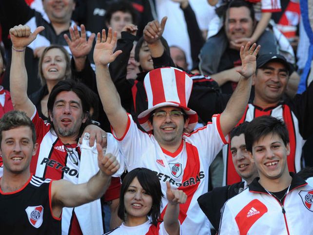 El negro, rojo y blanco: la llave de acceso al estadio Monumental