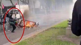 El fotógrafo Grillo en acción durante la manifestación de este miércoles