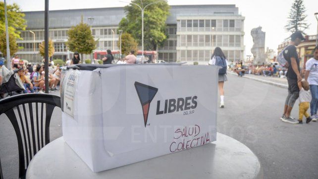 Se instalaron frente a la Casa de Gobierno. Reclaman más alimentos para los comedores y repudian el ajuste.
