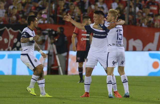Fiesta completa para el Diez: 4-0 de Gimnasia a Newells en Rosario