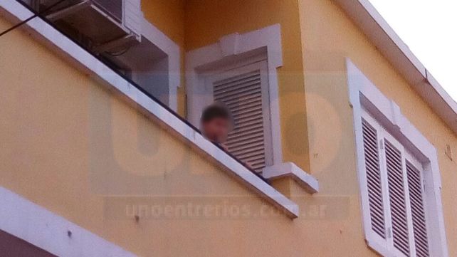 El pequeño puso un banquito