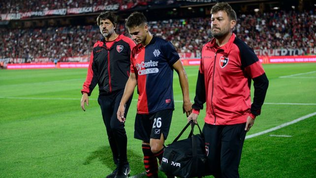 Ramiro Sordo se retira lesionado a los 11 minutos de juego ante Sarmiento. Otro desgarro en Newells
