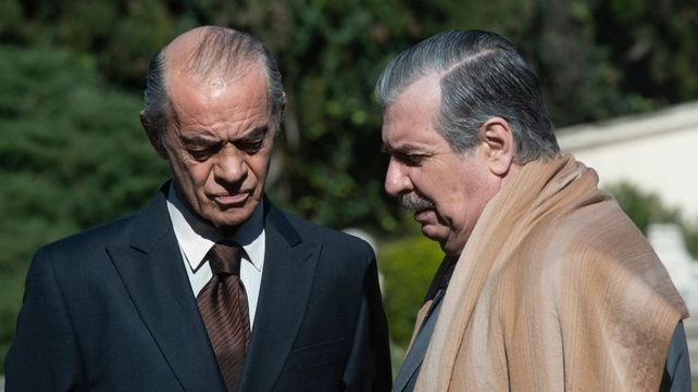 Diciembre 2001. Jean-Pierre Noher como De La Rúa y Manuel Callau como Raúl Alfonsín.