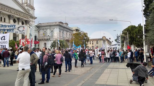 Por trabajo, producción y soberanía gremios y organizaciones sociales se manifestaron en Paraná