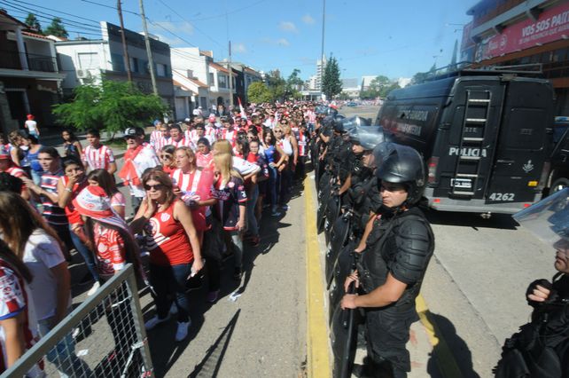 El gobierno provincial compra 600 equipos antitumultos para la policía