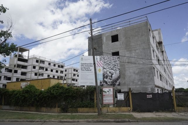 El programa de viviendas del Procrear en Rosario se extiende desde Rondeau hasta las vías del ferrocarril Mitre. Desde hace dos años no hay avances.