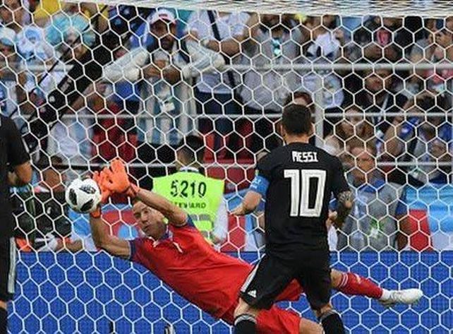 El penal fallado ante Islandia.