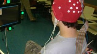 Crean dispositivo capaz de mover una silla de ruedas a través de señales cerebrales