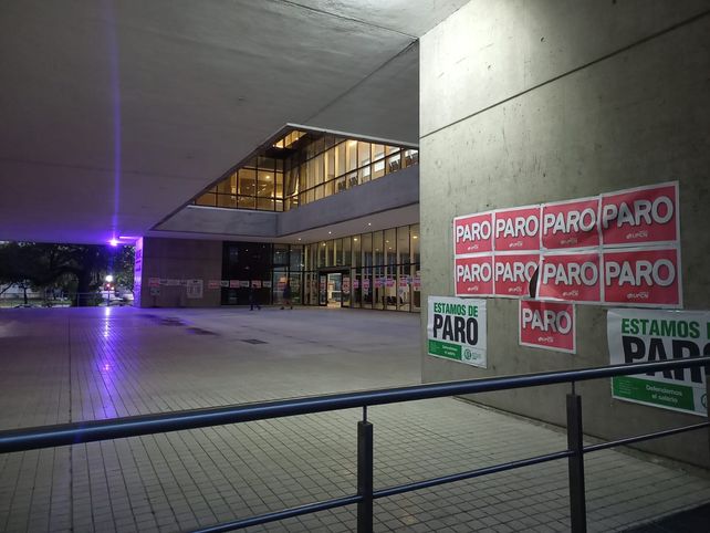 Estatales, docentes y médicos de Santa Fe iniciaron este miércoles un paro de 48 horas