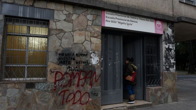 El hallazgo de un viejo álbum verde y la historia de la Escuela Provincial de Teatro y Títeres