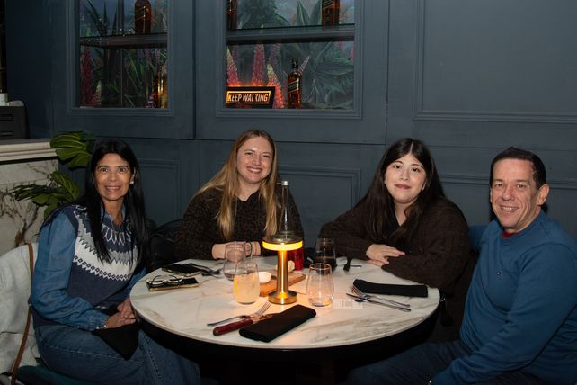 María Romero,  Sofia Elena, Brisa Racca y Daniel Almeida  