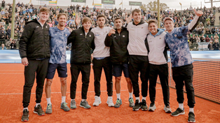 Luciano Ambrogi (izquierda) fue uno más en el equipo argentino de Copa Davis que el fin de semana venció a Lituania.