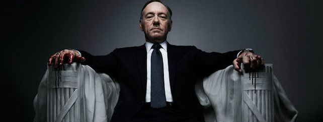 La imagen del actor caracterizado como Underwood preside las imágenes de la campaña.