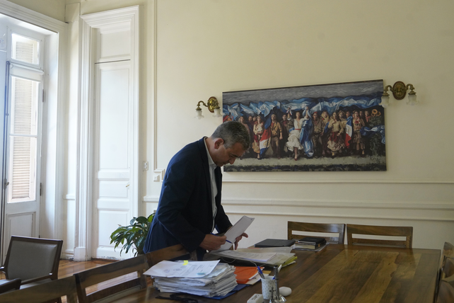 El intendente destaca que Rosario contará en 2025 con el mayor presupuesto de inversión en obras de su historia.