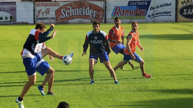 Reynoso formaría dupla central junto a Manchot en la visita del Decano a Argentinos Juniors .&nbsp;