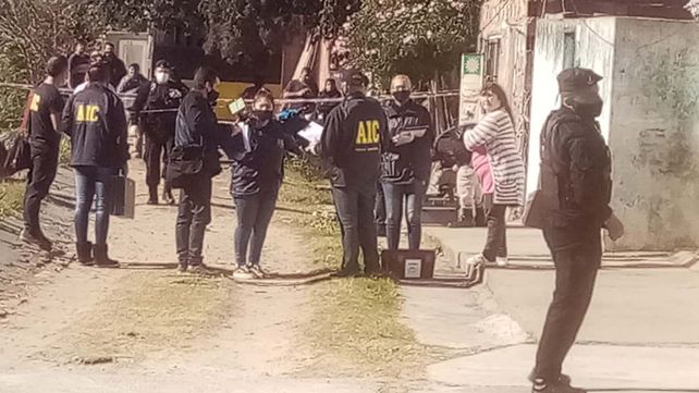 La policía trabaja en la vivienda de Necochea al 2600