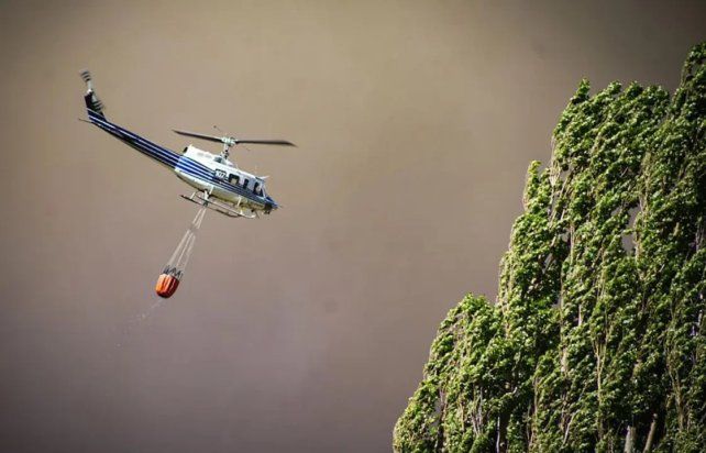 Incendios en Neuquén: continúan las evacuaciones y llegan más bomberos.