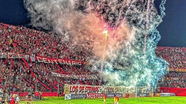 La dirigencia de Colón lanzó una promoción para socios y para aquellos que quieran asociarse. La dirigencia de Colón lanzó una promoción para socios y para aquellos que quieran asociarse.