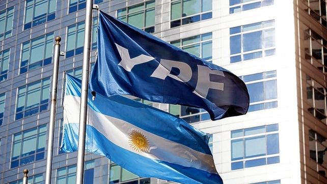 El Gobierno solicitó la suspensión del fallo que ordena entregar las acciones de YPF El Gobierno solicitó la suspensión del fallo que ordena entregar las acciones de YPF