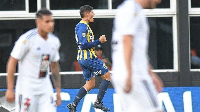 Rosario Central se hizo fuerte en casa de Riestra y sumó su primer triunfo en el torneo