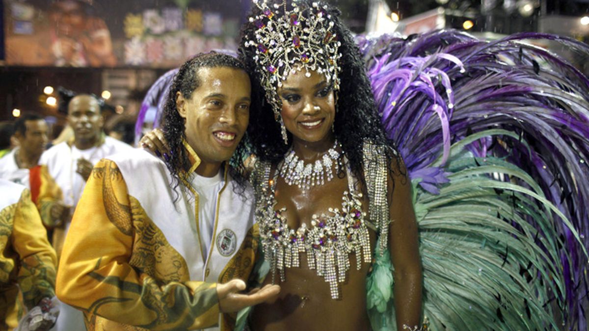 Tatuirovka bilan qoplangan ayol ishtirokidagi porno onlayn tomosha qiling