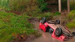 Ruta 39: un auto despistó y cayó a un arroyo