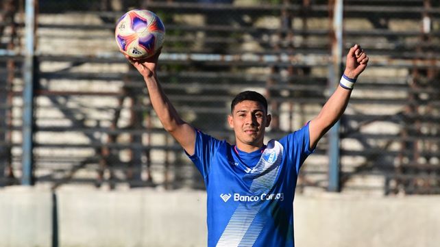 El dueño de la pelota en Argentino. Juan Cruz Vega deslumbró en barrio Sarmiento y ahora pasa a San Lorenzo.
