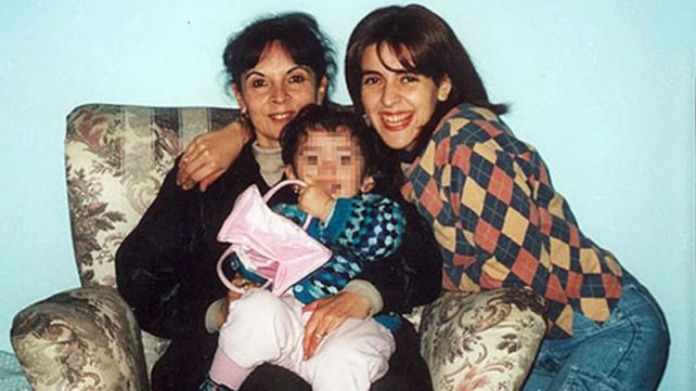 Marita Verón (derecha) junto a su madre Susana Trimarco. La joven fue secuestrada en San Miguel de Tucumán el 3 de abril de 2002.&nbsp;