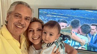 Alberto Fernández junto a su familia le envió los saludos a la Selección Argentina y agradeció a todos por el título mundial.