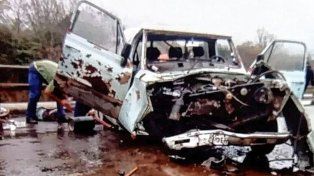 Ruta 130: tres heridos tras chocar una camioneta contra un puente
