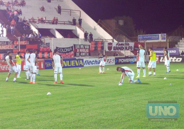 Banderazo de apoyo al #PatrónDelAscenso antes de la semifinal